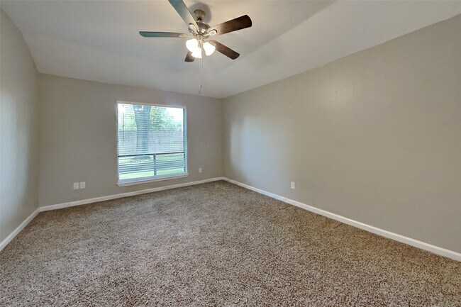 Foto del edificio - 8155 Big Oak Trail Dr