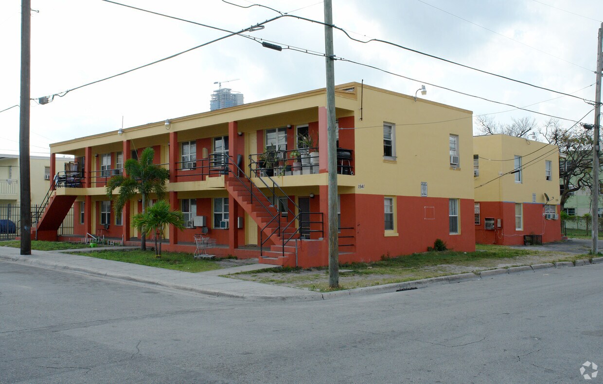 Foto del edificio - 1541 NW 1st Pl