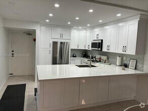 Building Photo - 6884 N Kendall Dr