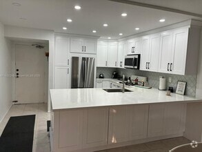 Building Photo - 6884 N Kendall Dr