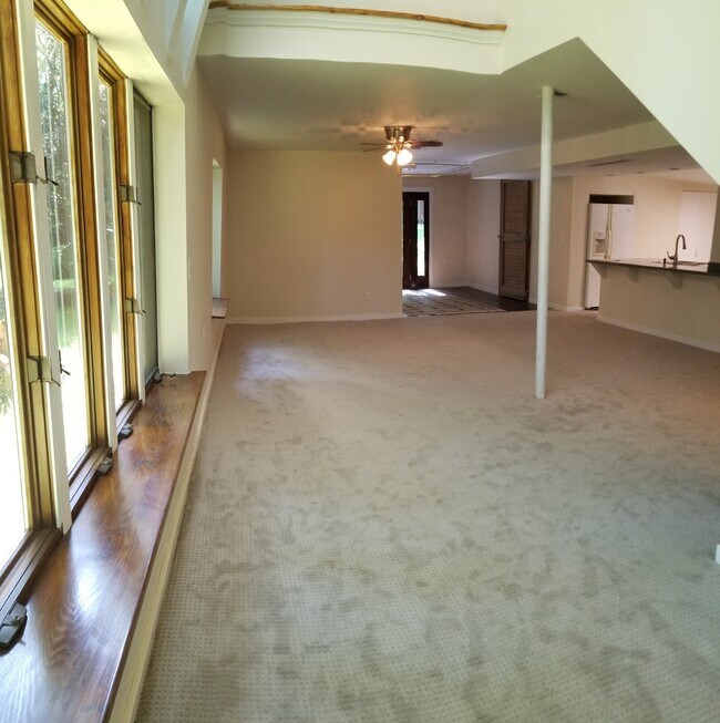 Foto del edificio - 4015 Oakwood Dr