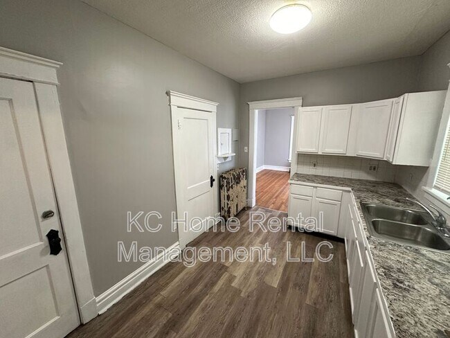 Building Photo - 726 N River Ave