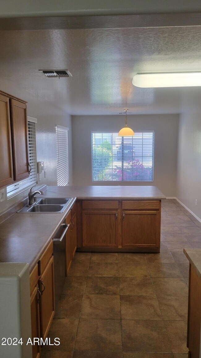 Building Photo - 12722 W Ventura St
