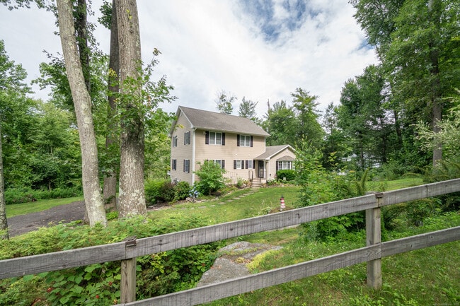 Building Photo - 8 Deer Run Rd