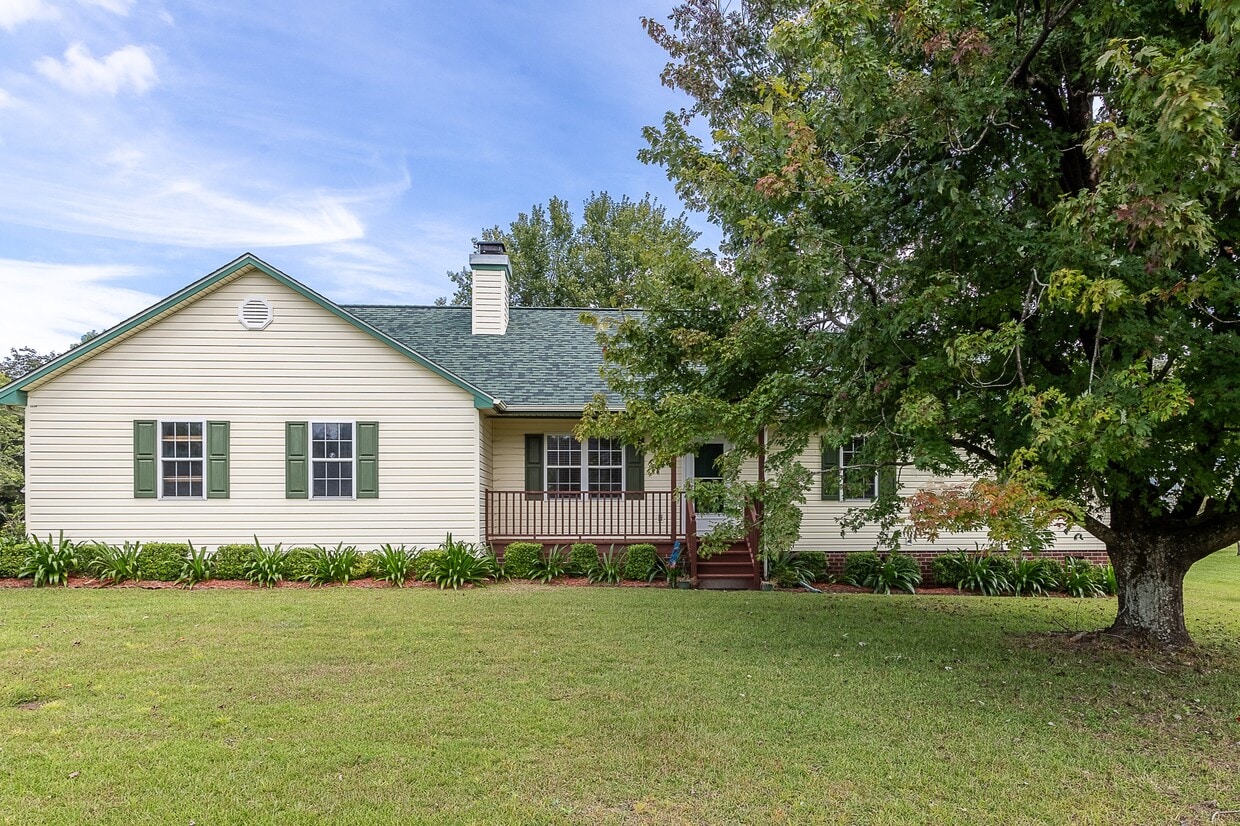 Front of Home - 400 Kant Pl