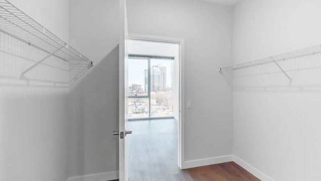 Photo - 1000 S Clark St Apartment