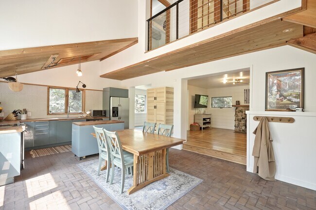 Foto del edificio - 7020 S Blue Creek Rd