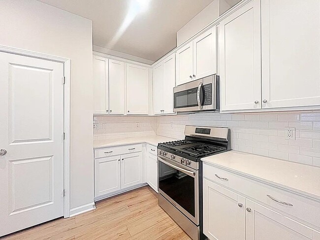 Building Photo - 211 Stellate Pl