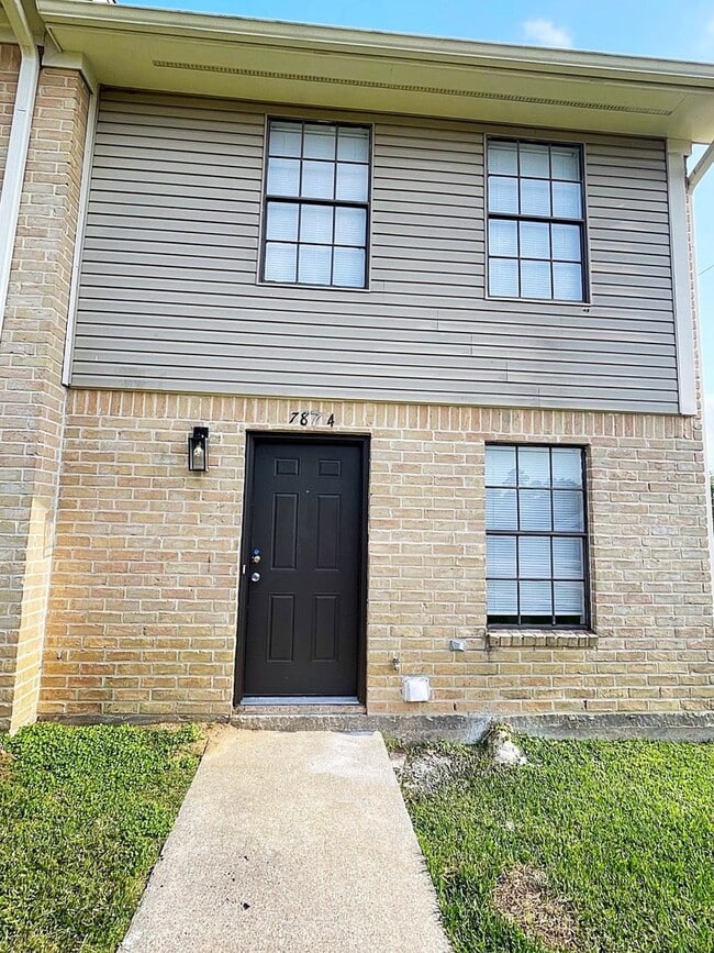 Building Photo - 7874 Gladys Ave