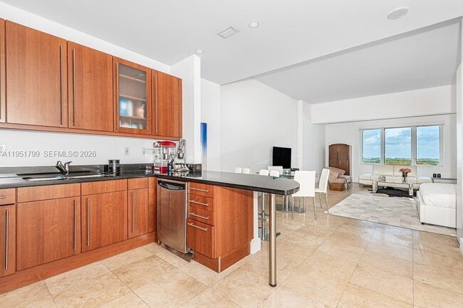 Building Photo - 2301 Collins Ave