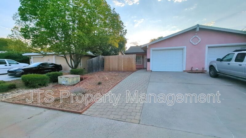 Foto principal - 10402 S White Rock Rd
