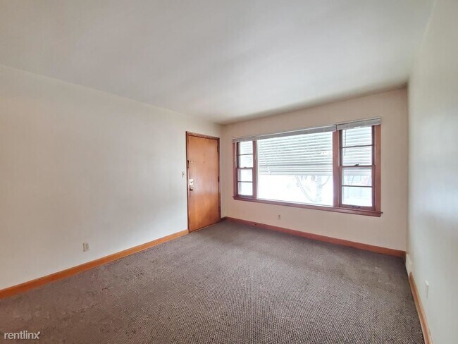 Building Photo - 6412 W Lisbon Ave