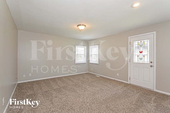 Building Photo - 611 W Oakwood Dr