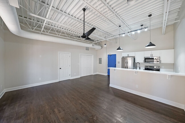 Building Photo - 1611 White Way