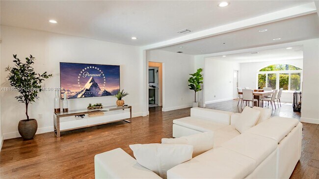 Foto del edificio - 9300 Biscayne Blvd