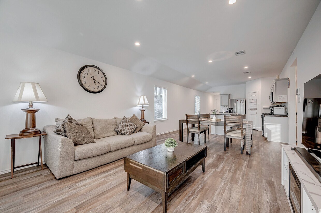 Foto principal - 24307 Oriole Summit Dr