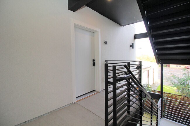 Foto del edificio - 7530 N Richmond Ave