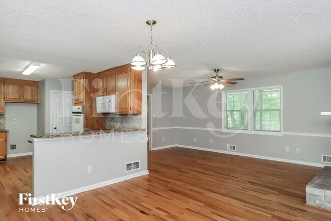Foto del edificio - 860 Green Forest Dr