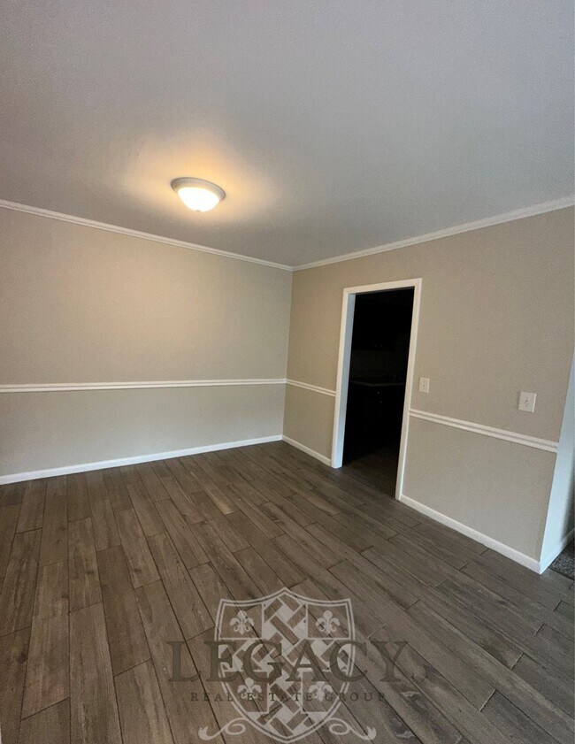 Foto del edificio - 370 Wallace Rd