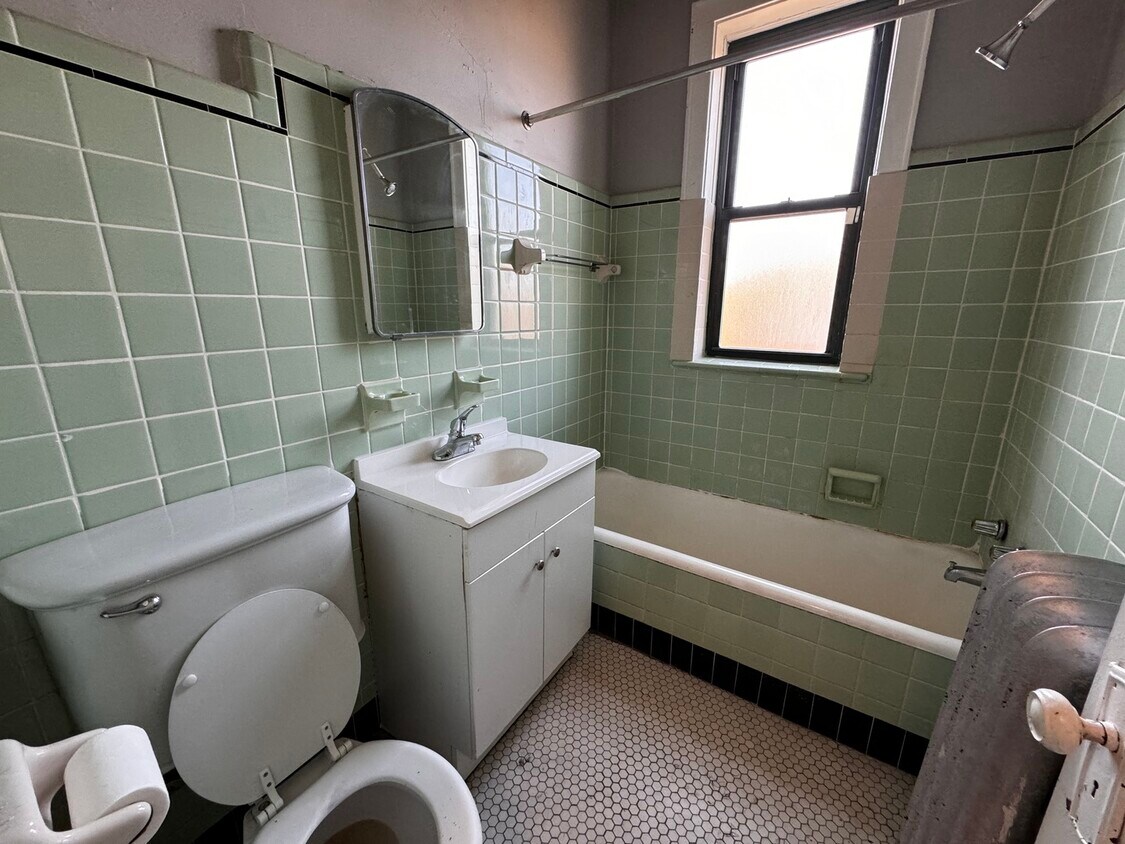 Primary Photo - 7207 S Constance Ave