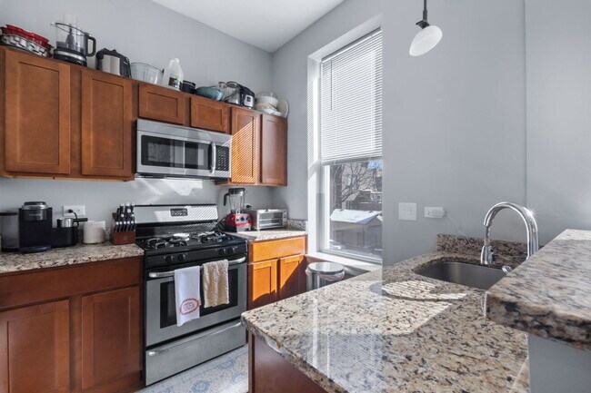 Foto del edificio - 1644 N Hermitage Ave