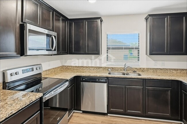 Building Photo - 1122 Brenton Leaf Dr