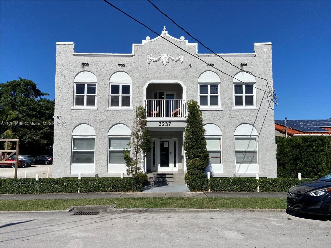 Primary Photo - 3237 SW 4th St