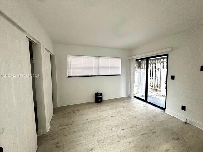 Foto del edificio - 1525 NE 135th St