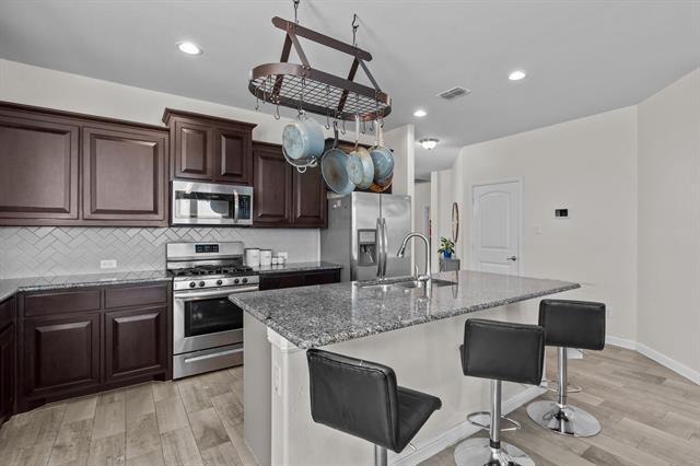 Foto del edificio - 424 Grassland Dr