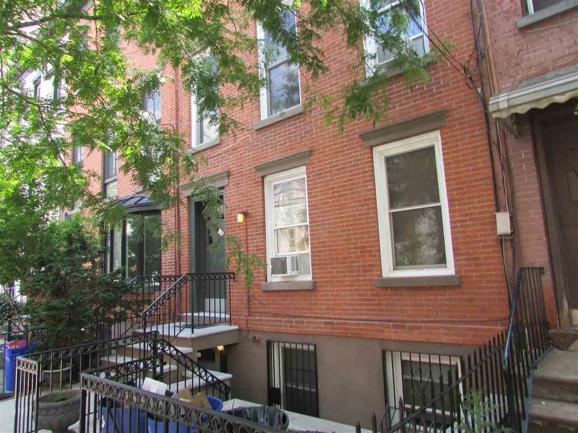 Primary Photo - 125 Bloomfield St