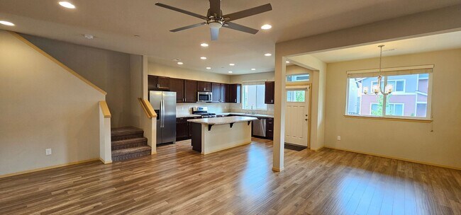 Foto del edificio - Spacious Bremerton Two-Story