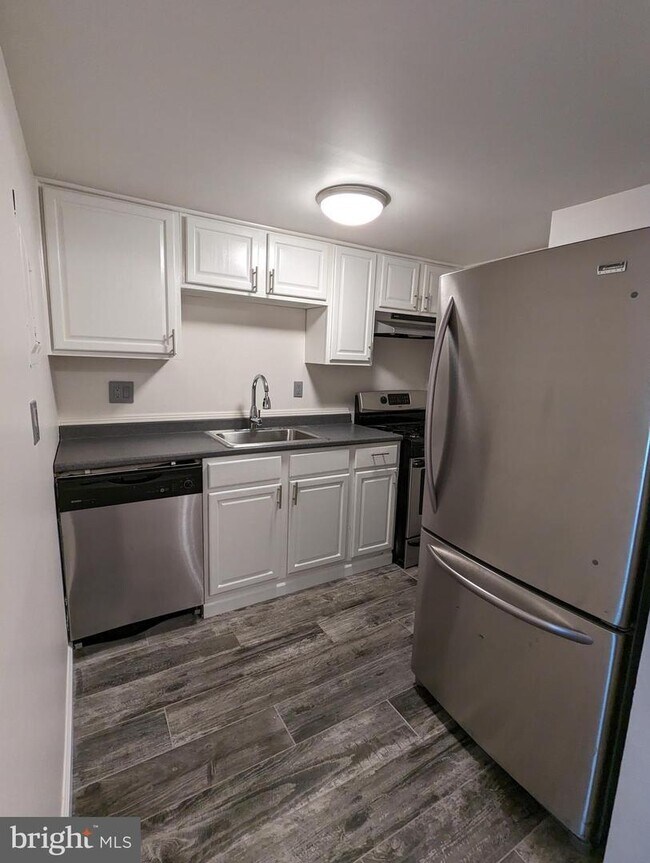 Foto del edificio - 7252 Donnell Pl