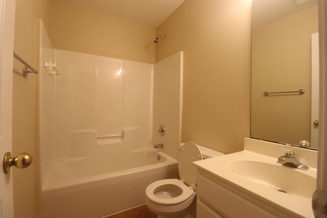 Building Photo - 1816 Oakdale Green Dr