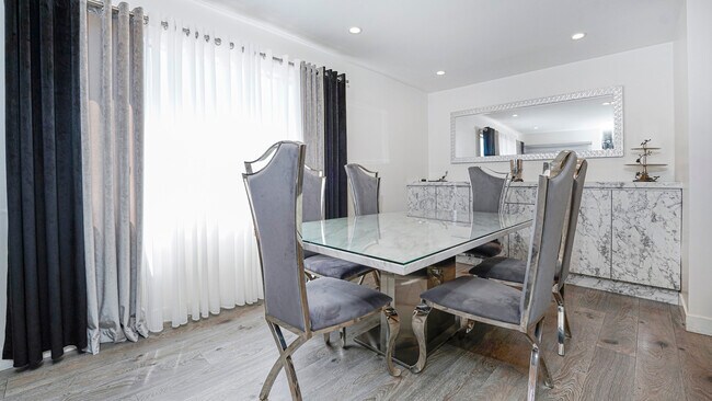 Foto del edificio - 7625 Reseda Blvd