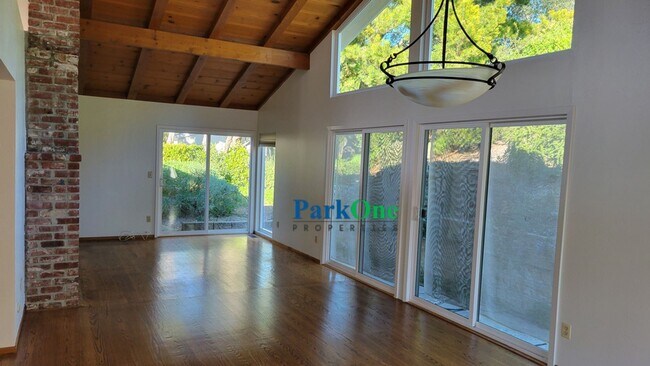 Building Photo - Charming Single Family Home in Orinda!