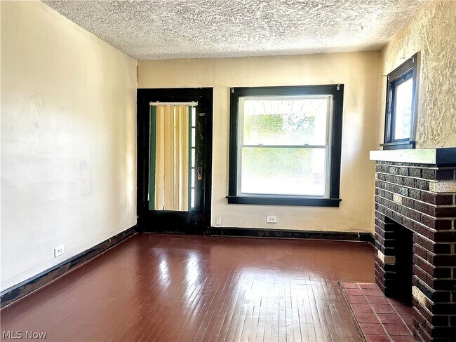 Foto del edificio - 3294 E 105th St