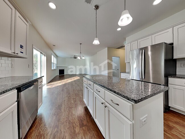 Building Photo - 1027 Monitor Ct
