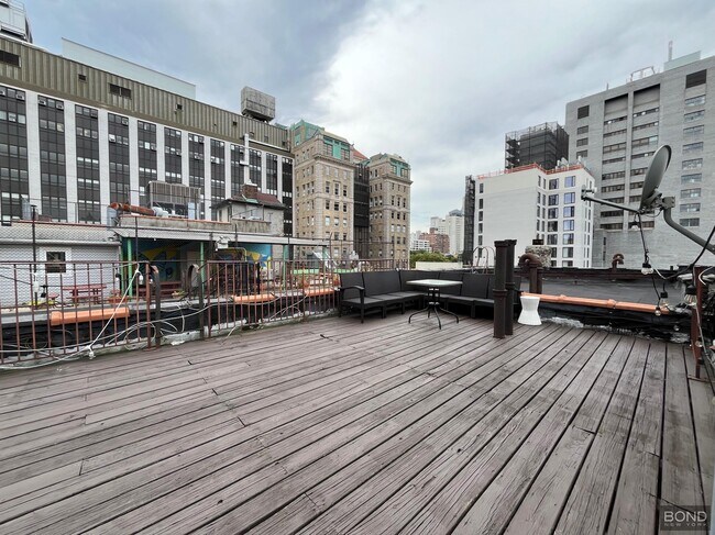 Foto del edificio - 336 E 18th St