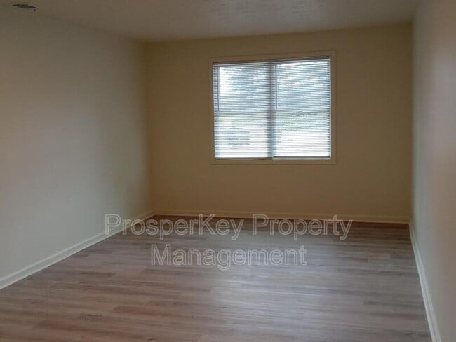 Building Photo - 11 Hidden Valley Ct