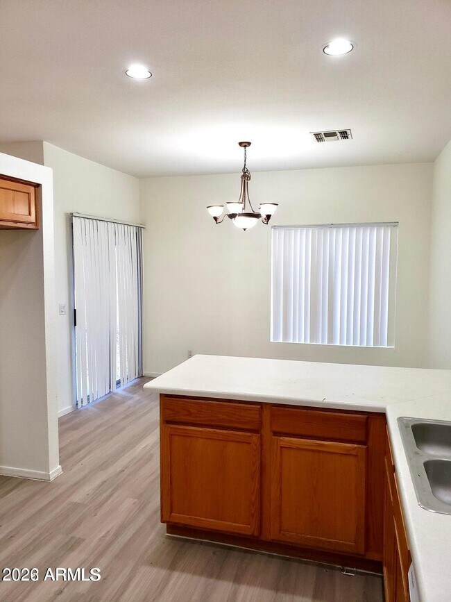 Building Photo - 1750 W Union Hills Dr