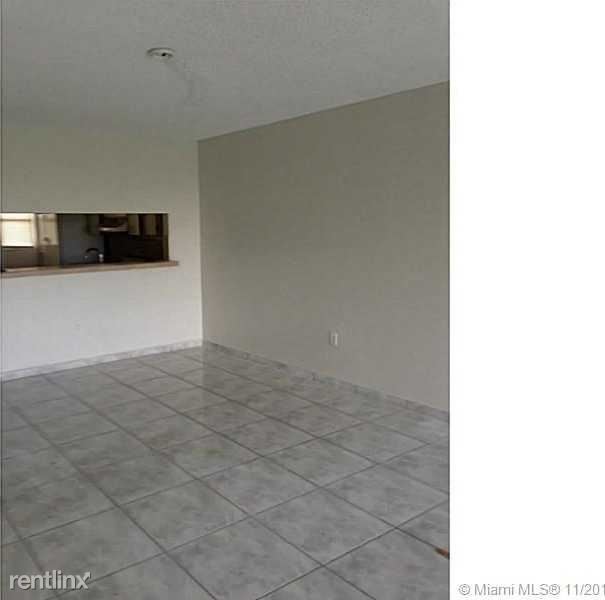 Foto del edificio - 10315 NW 9th St Cir