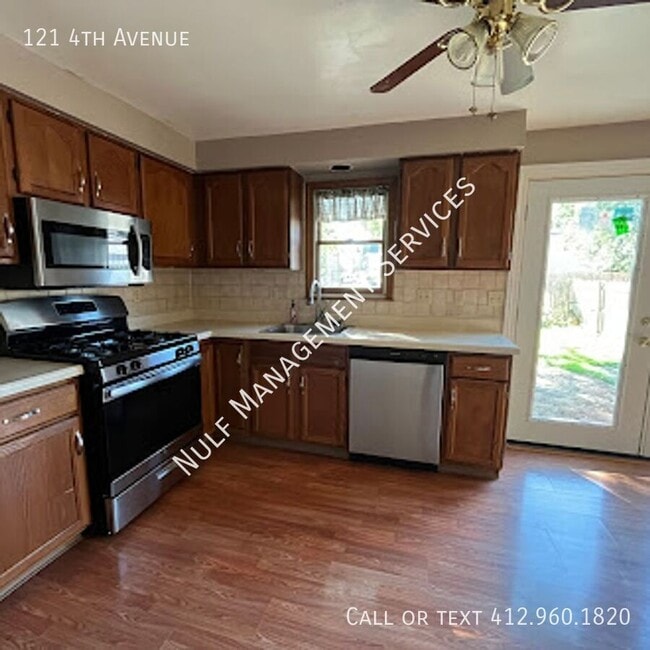 Building Photo - 121 4th Ave