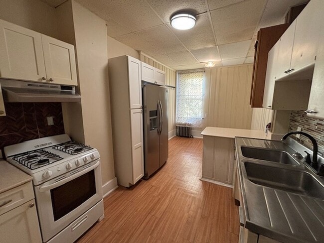 Building Photo - Kamineni-1070 Luzerne Street