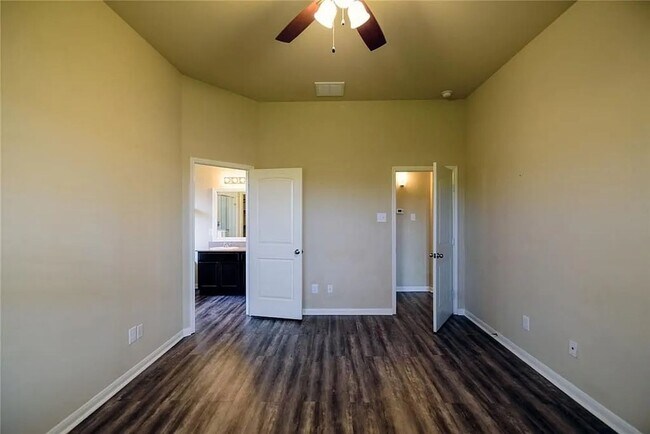 Foto del edificio - 296 Country Crossing Cir