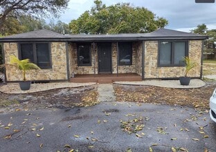 Building Photo - 3642 Gulfstream Rd