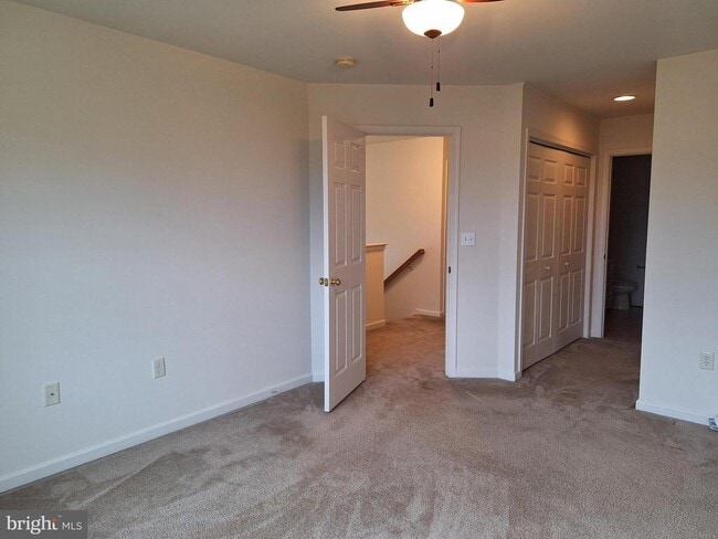 Building Photo - 283 Fieldstone Ct