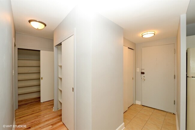 Building Photo - 1150 N Lake Shore Dr