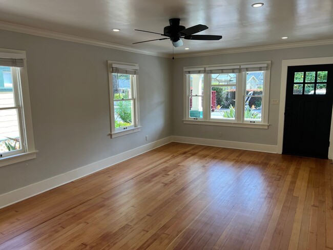 Building Photo - 1424 Toro St