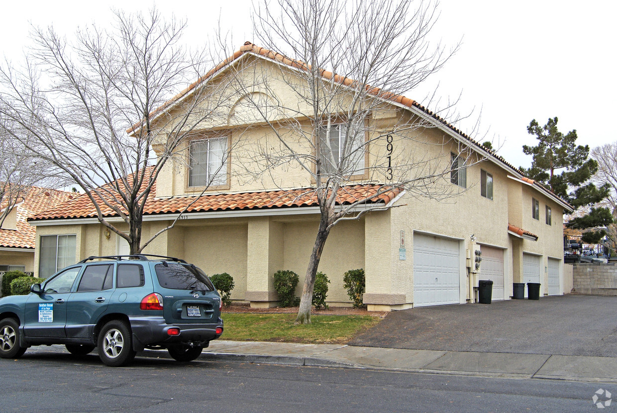 Building Photo - Rainbow Gardens