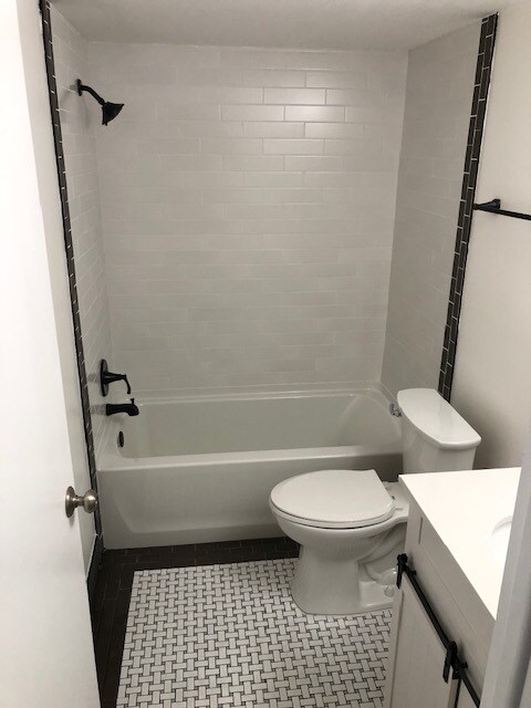 Bathroom with tub - 2751 Taft St